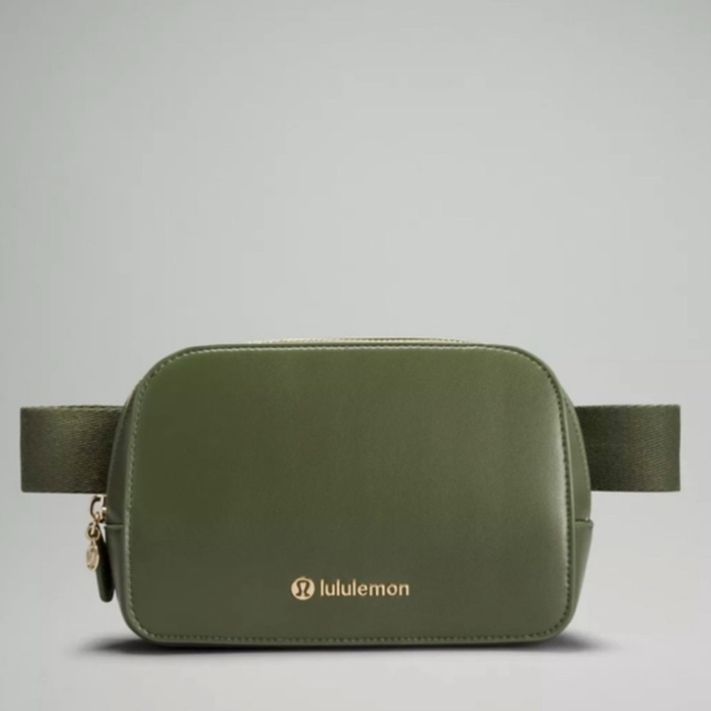 *new with tags* Lululemon Athletica Green Crossbody Bag